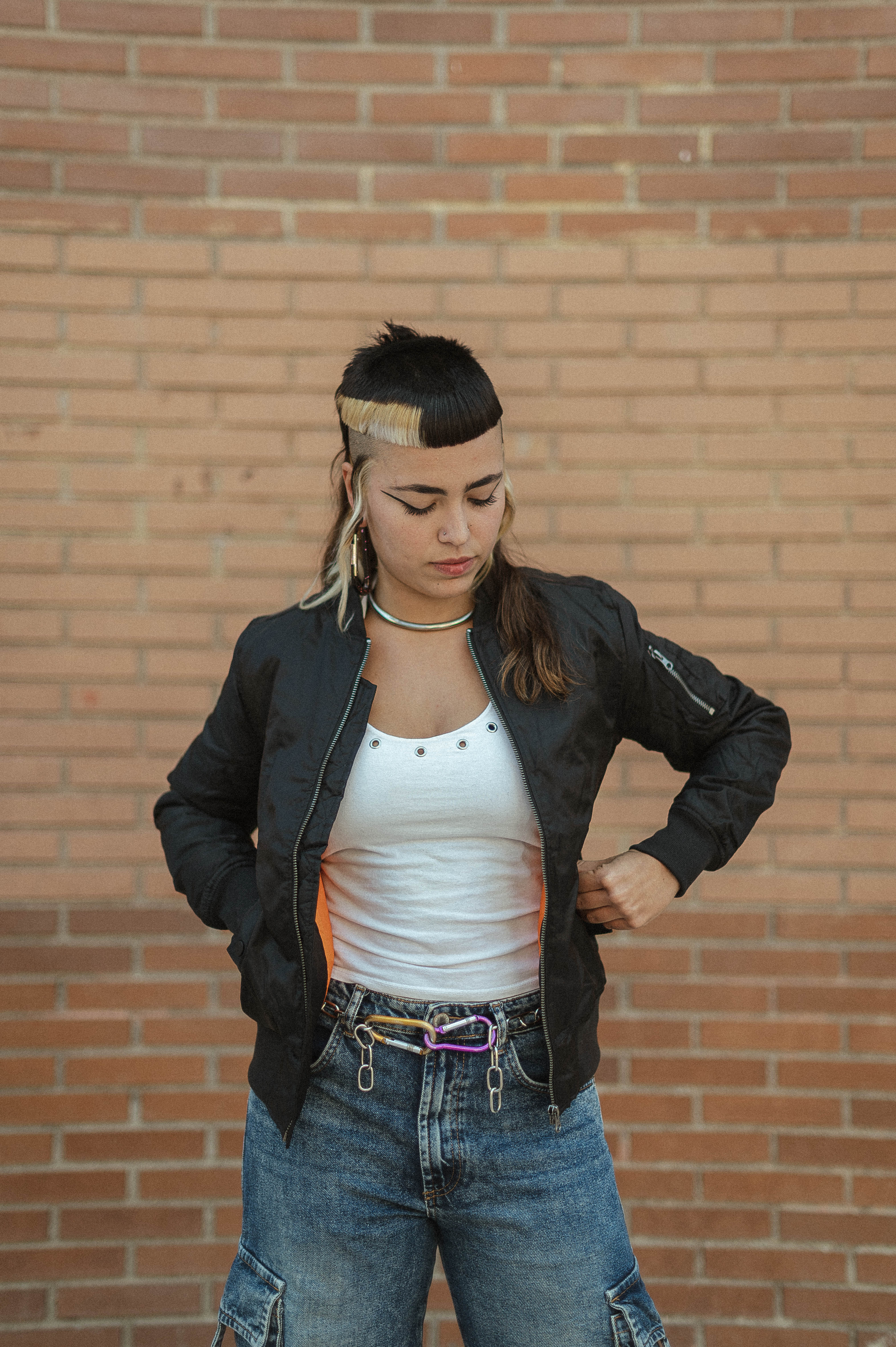 BOMBER DE INVIERNO BORDADA DE PERRAS CALLEJERAS - Image 10