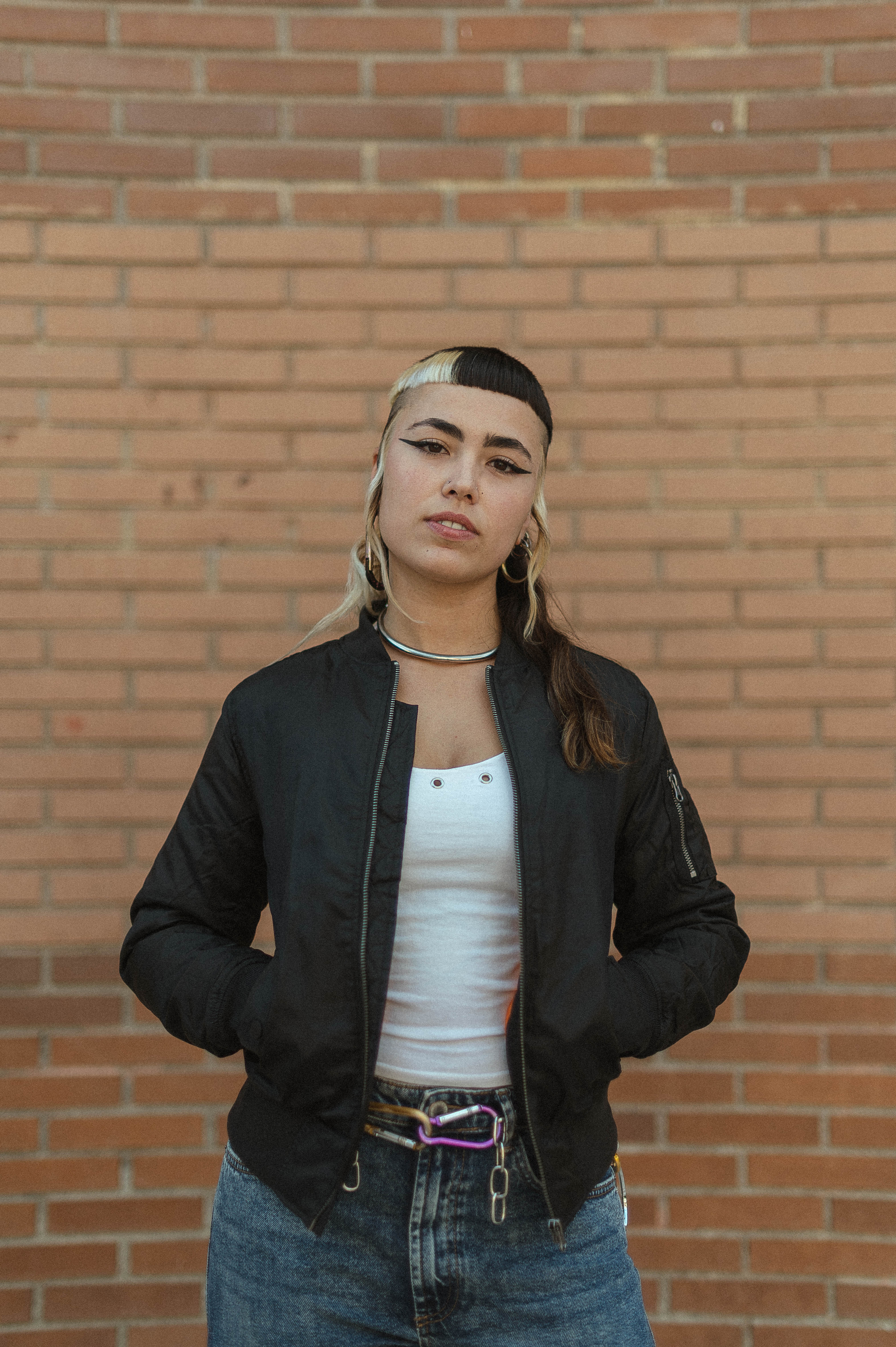 BOMBER DE INVIERNO BORDADA DE PERRAS CALLEJERAS - Image 11