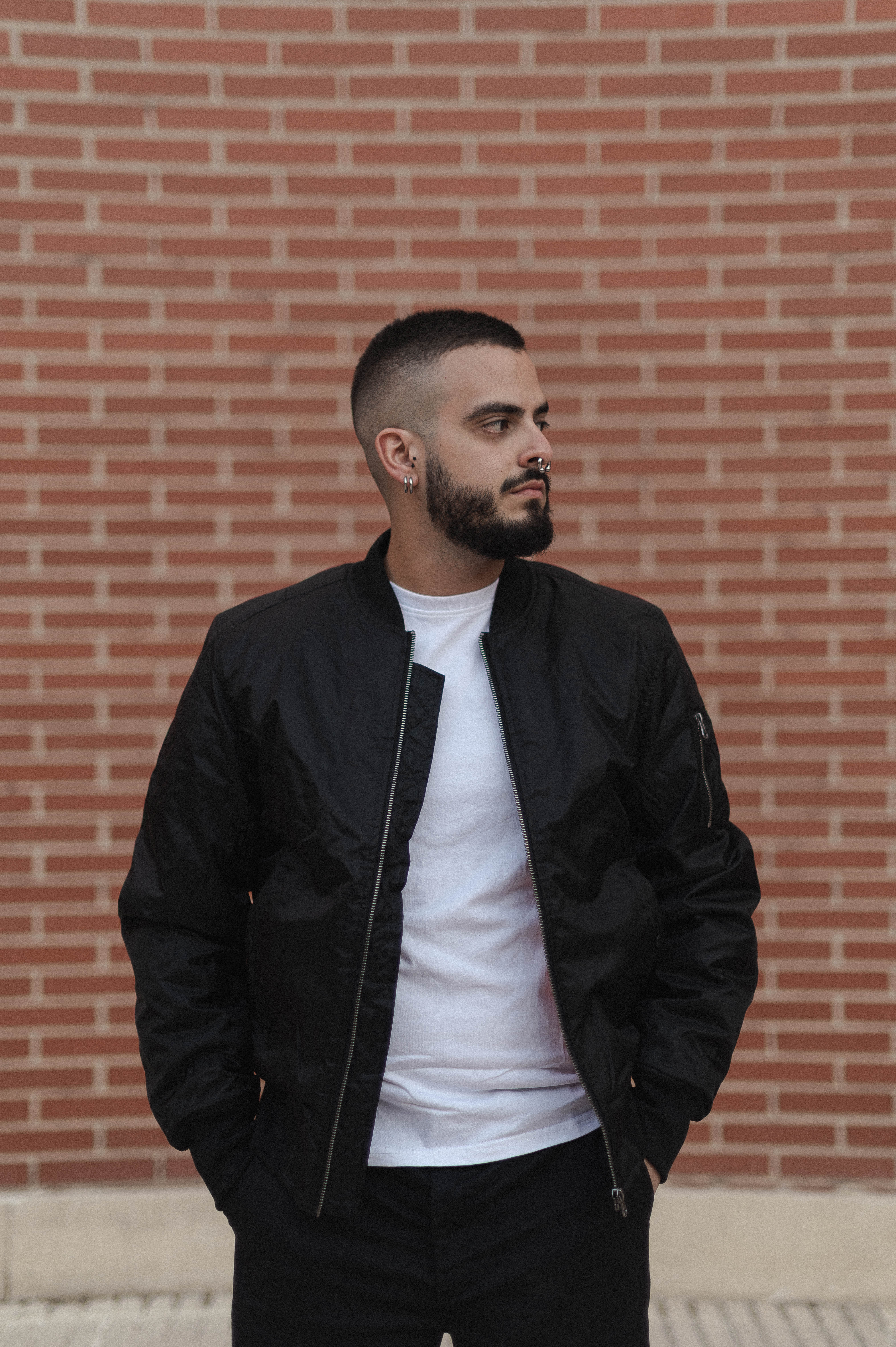 BOMBER NEGRA BORDADO DE PERROS CALLEJEROS - Image 4