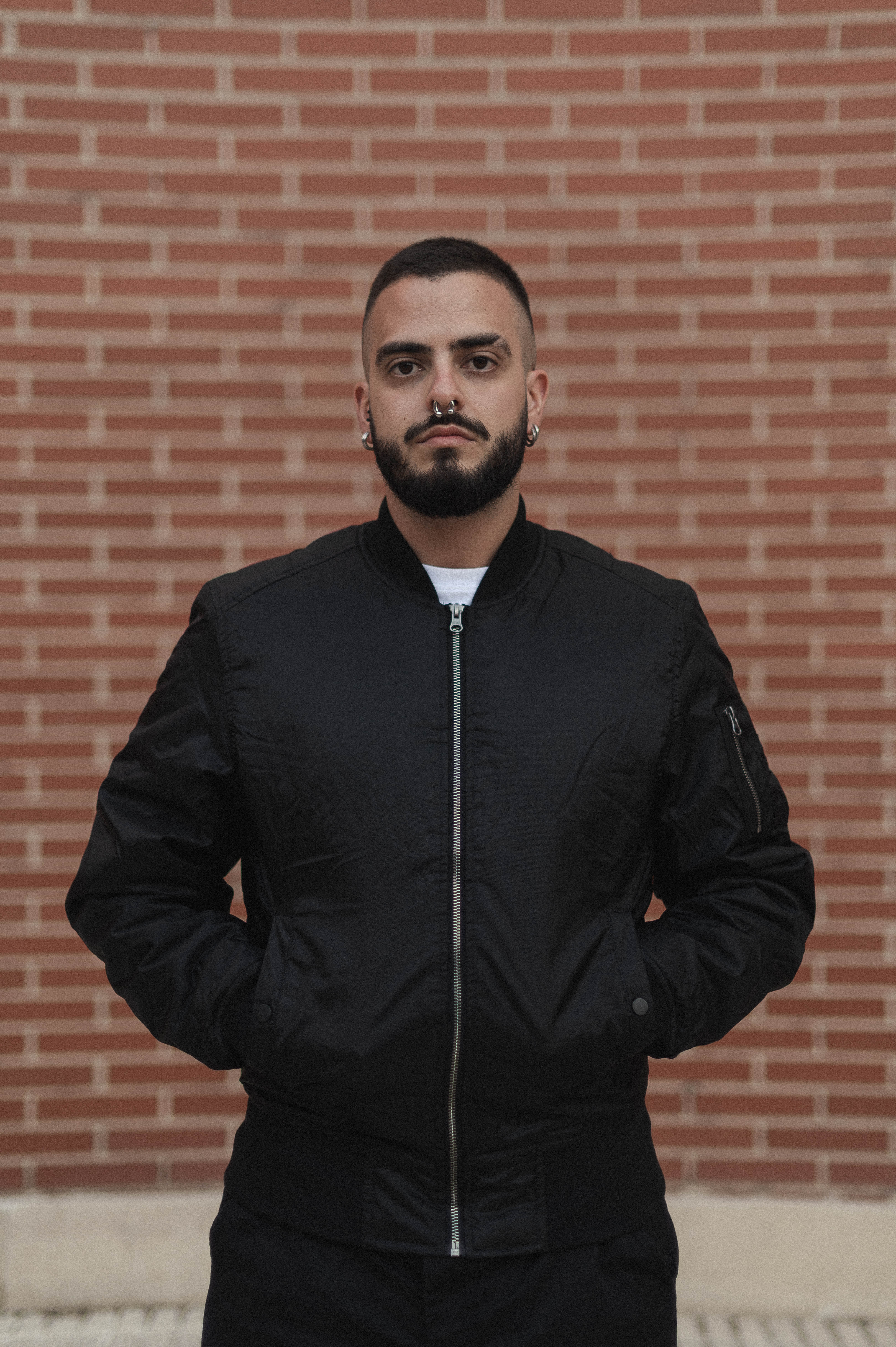 BOMBER NEGRA BORDADO DE PERROS CALLEJEROS - Image 5