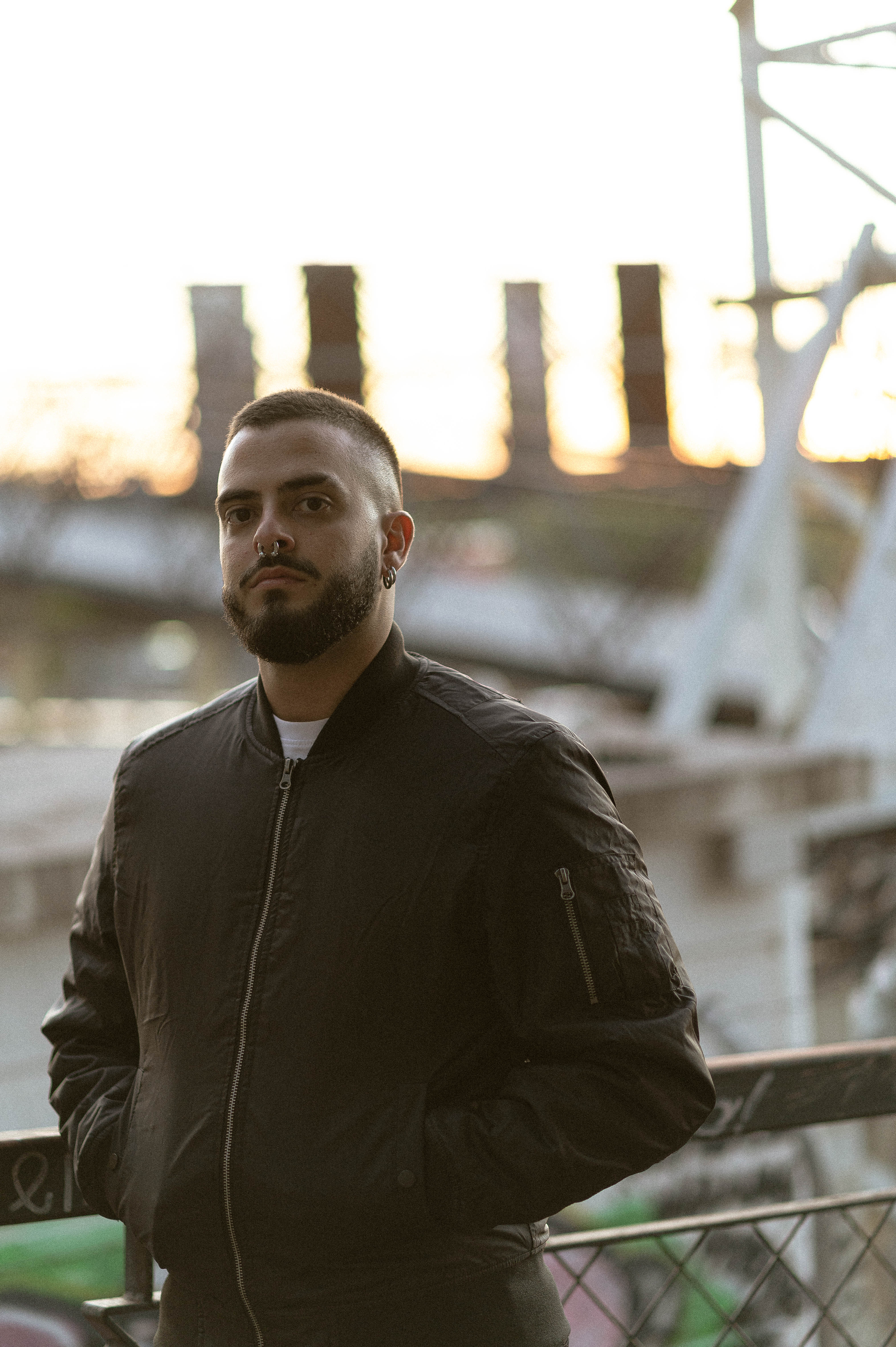 BOMBER NEGRA BORDADO DE PERROS CALLEJEROS - Image 7