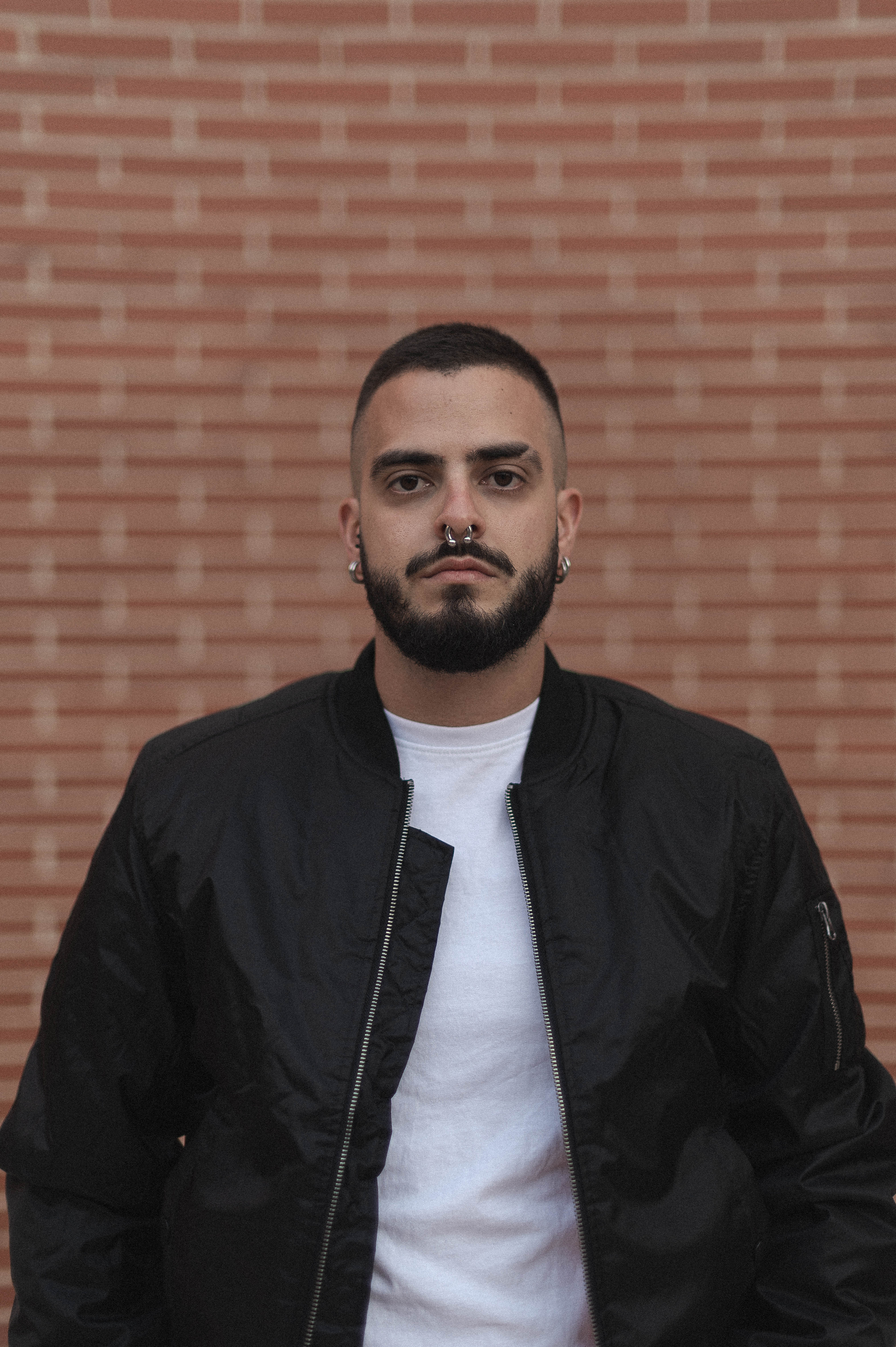 BOMBER NEGRA BORDADO DE PERROS CALLEJEROS - Image 8