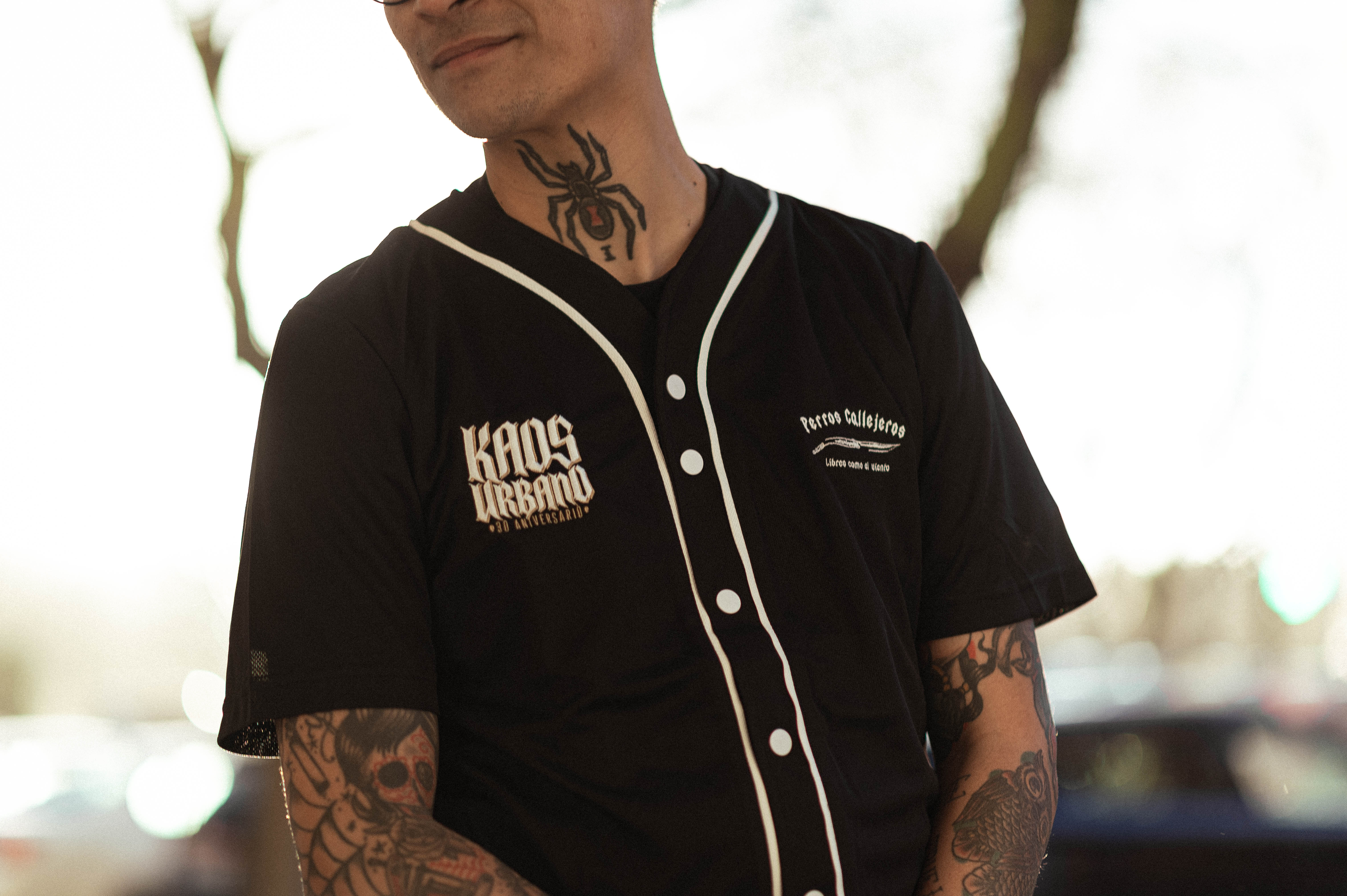 CAMISA BEISBOL KAOS URBANO X PERROS CALLEJEROS - Image 7