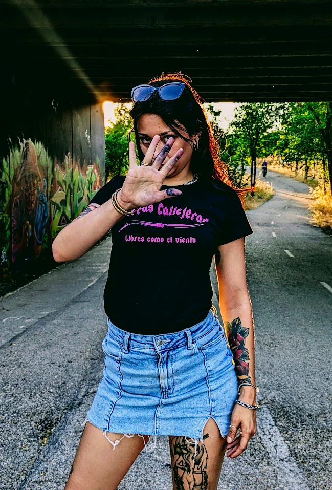 Camiseta letras rosas - Image 3