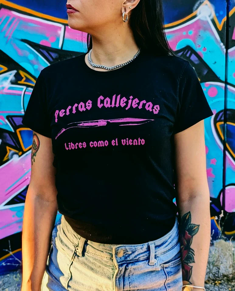 Camiseta letras rosas - Image 4