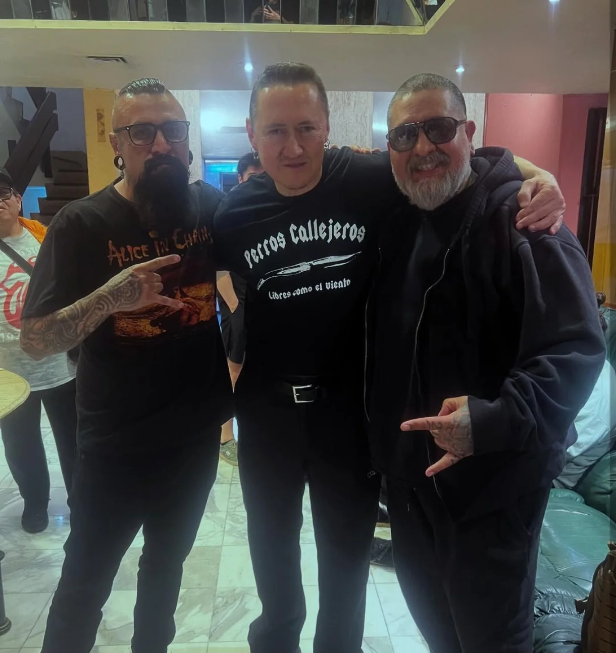 Camiseta Perros Callejeros Clásica - Image 7