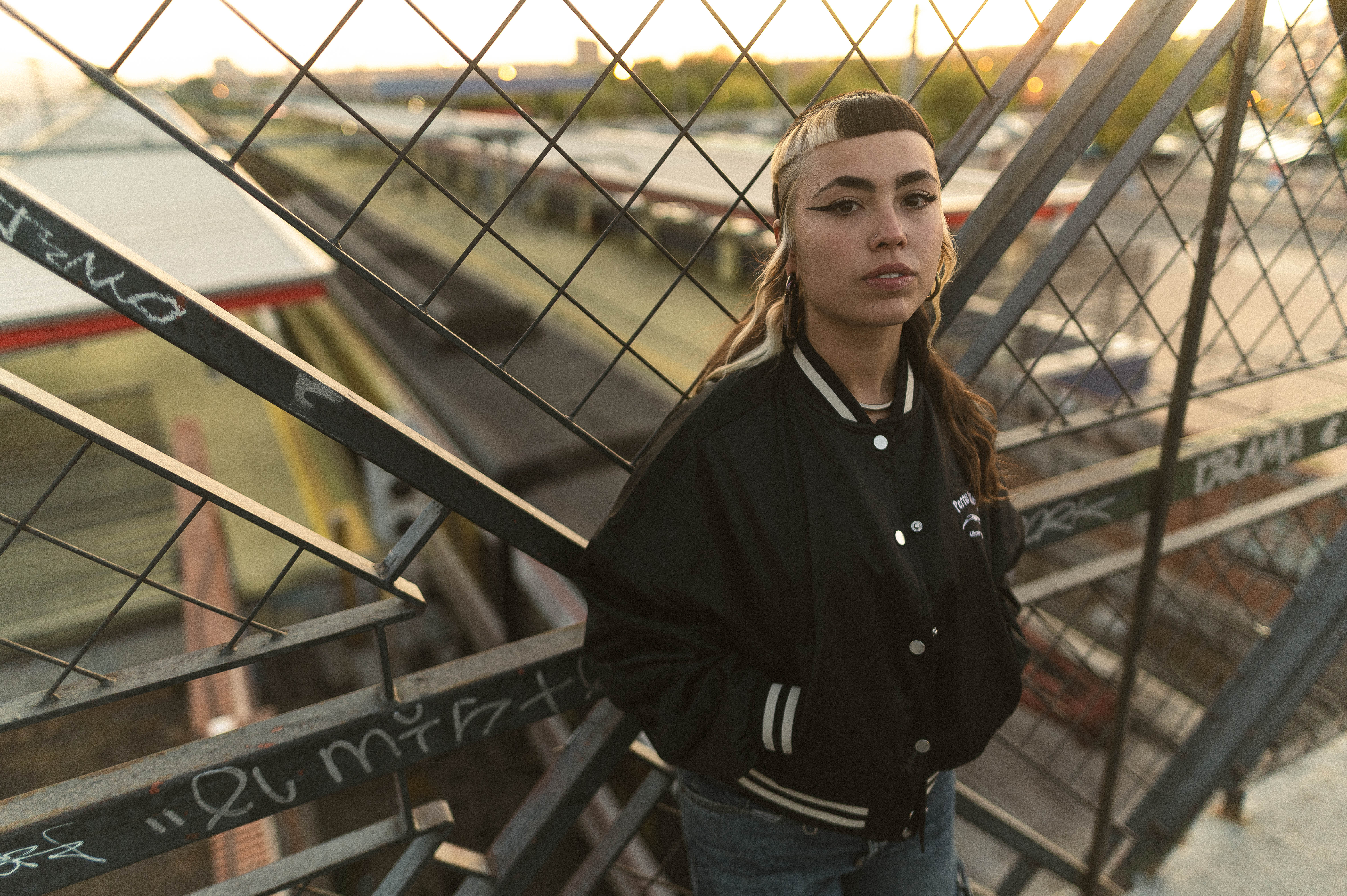 Chaqueta satinada Universidad Callejera - Image 10