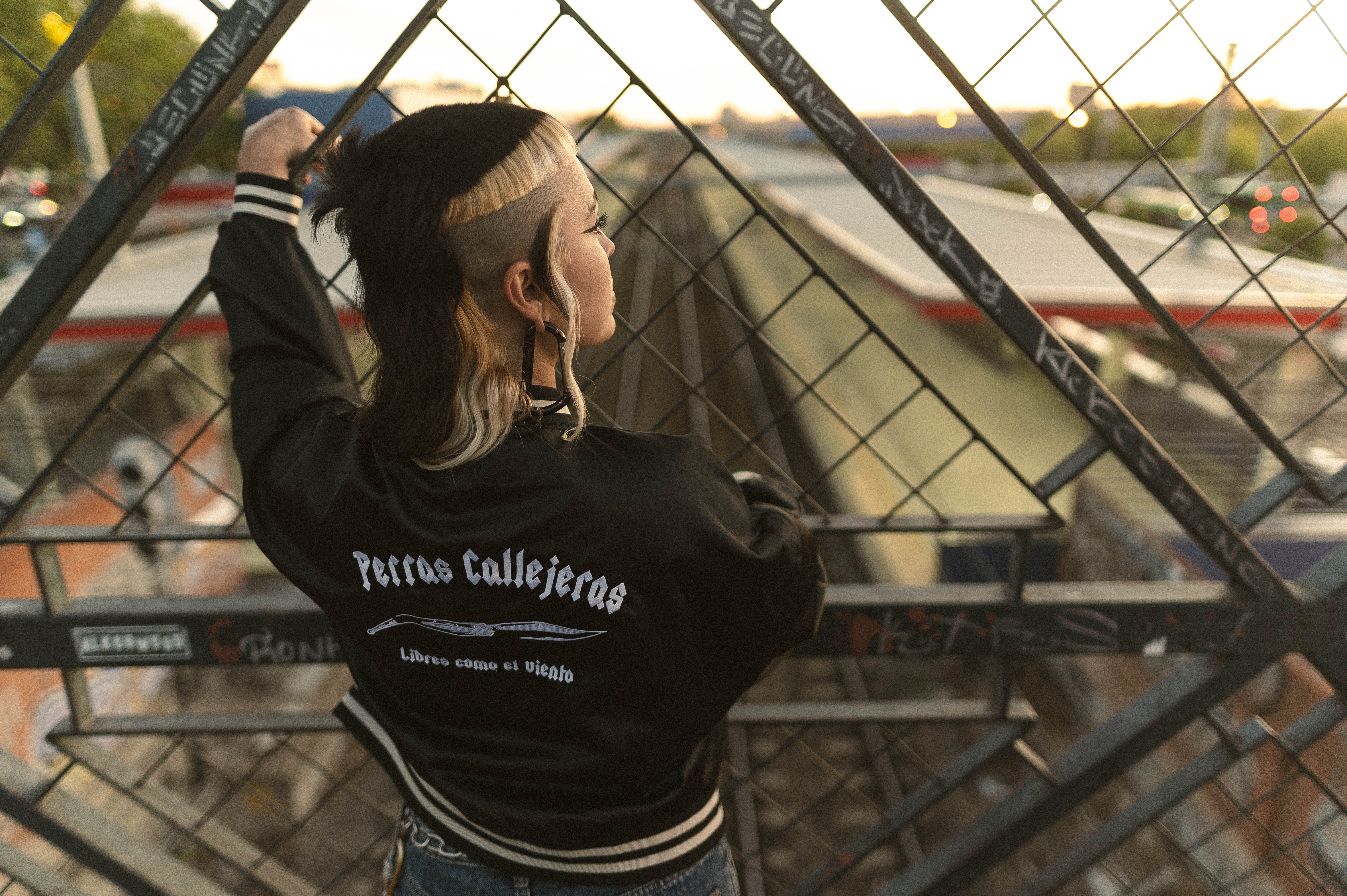 Chaqueta satinada Universidad Callejera - Image 11