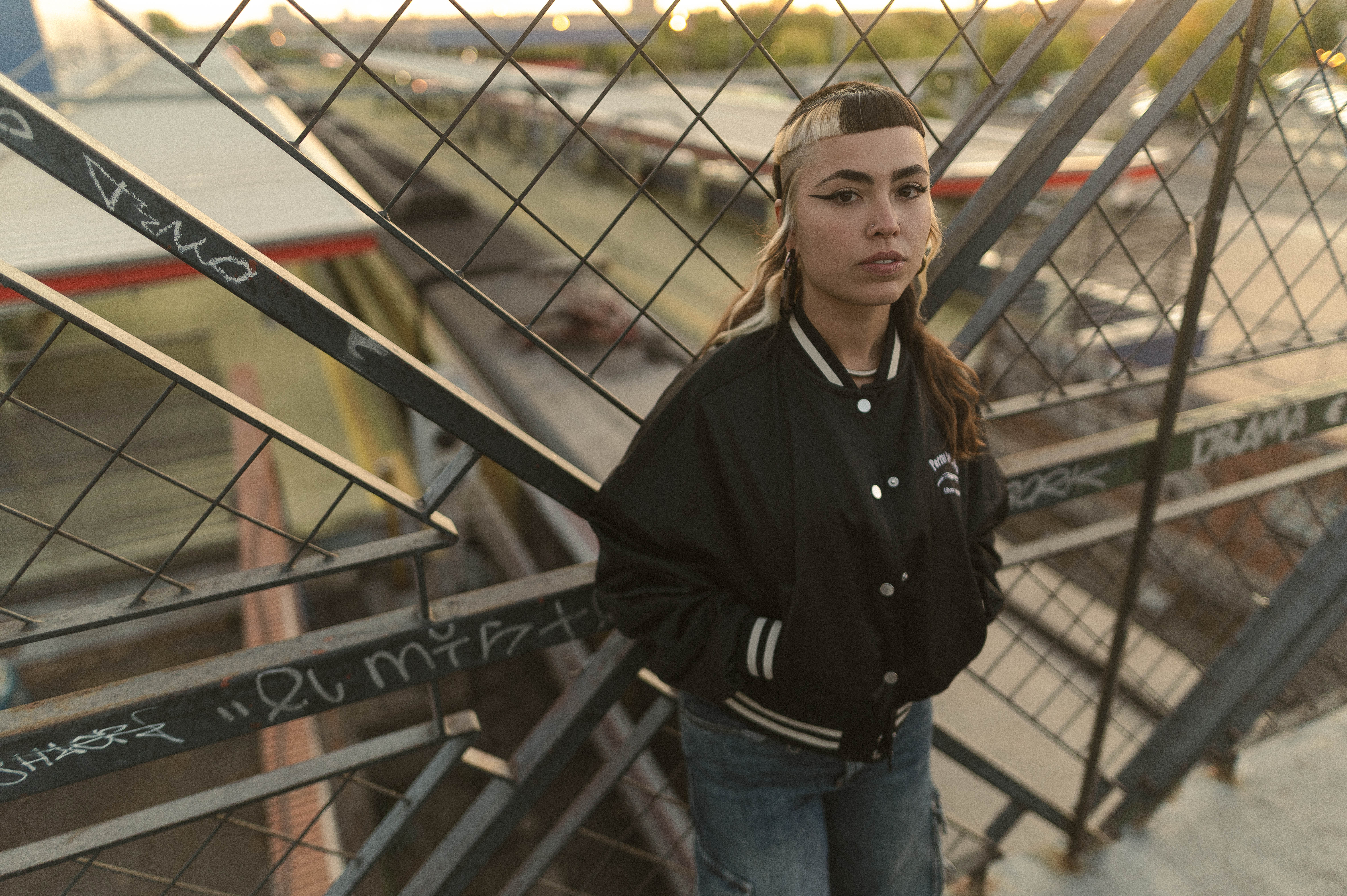 Chaqueta satinada Universidad Callejera - Image 9