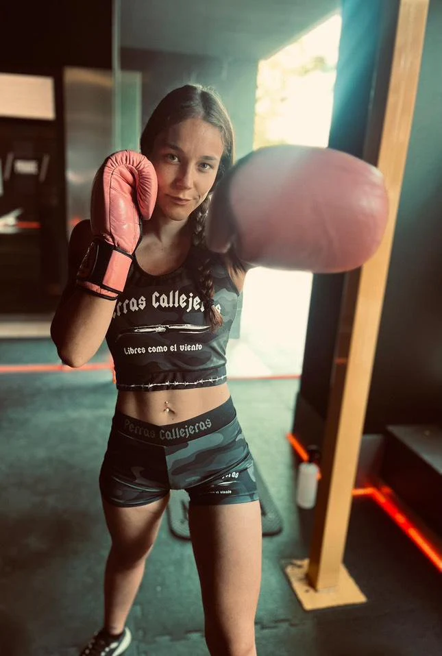 Short Fight Grrl - Image 9