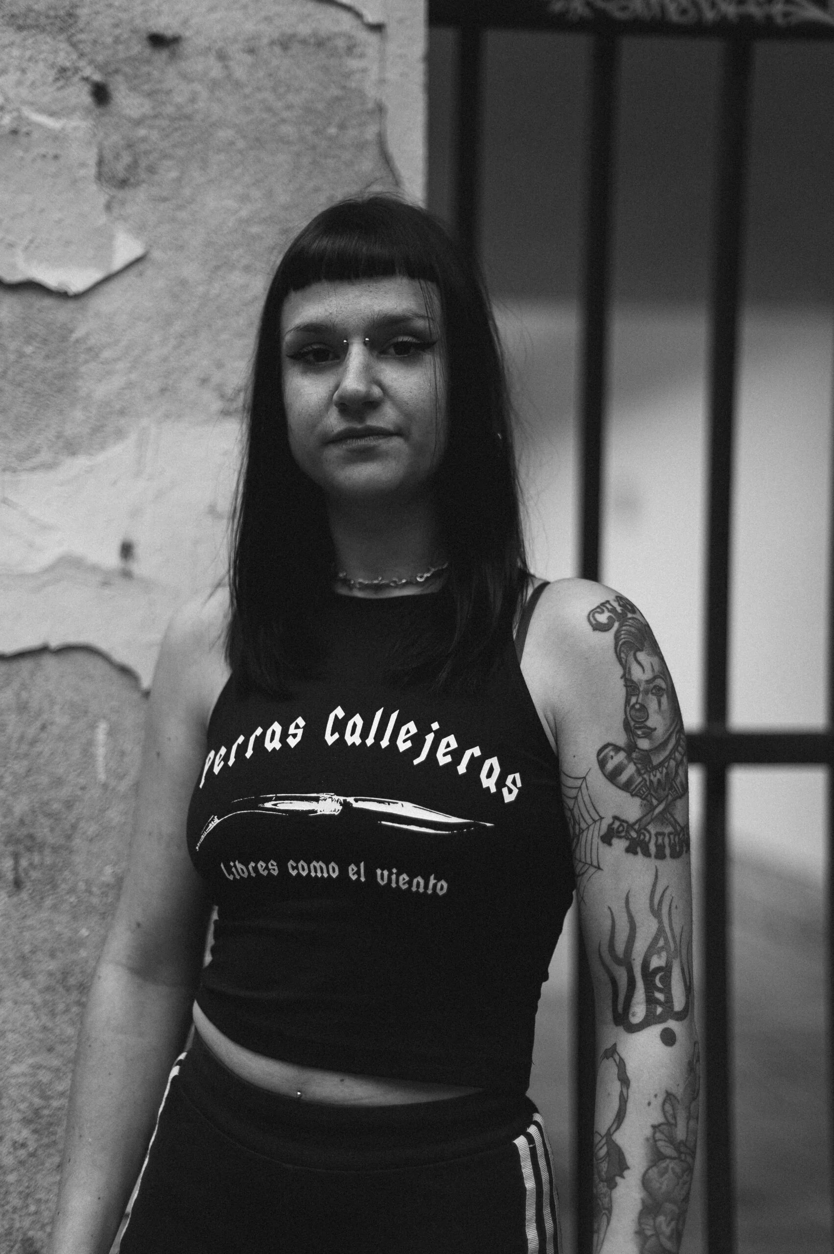 TOP NEGRO PERRAS CALLEJERAS - Image 11