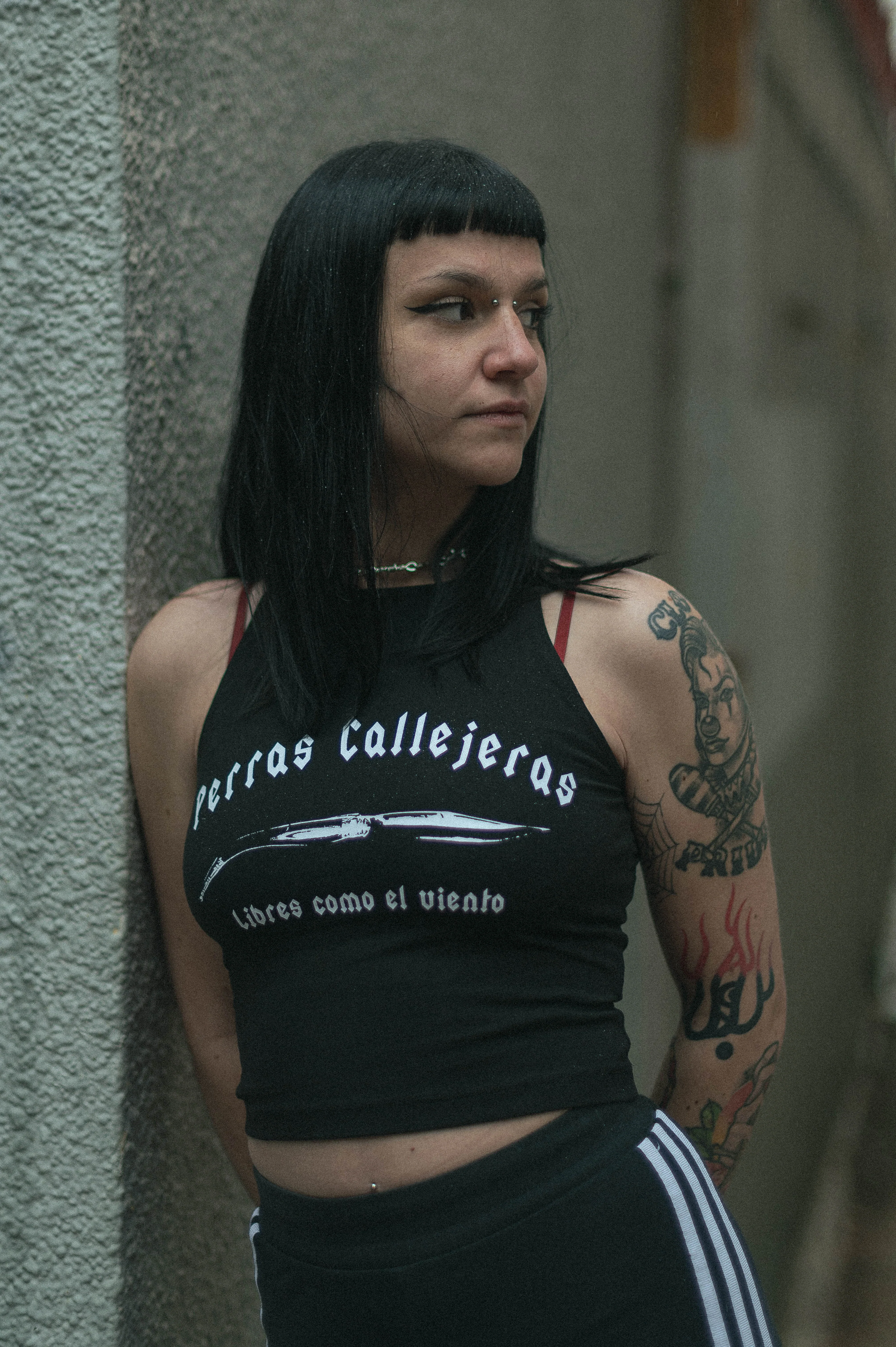 TOP NEGRO PERRAS CALLEJERAS - Image 3