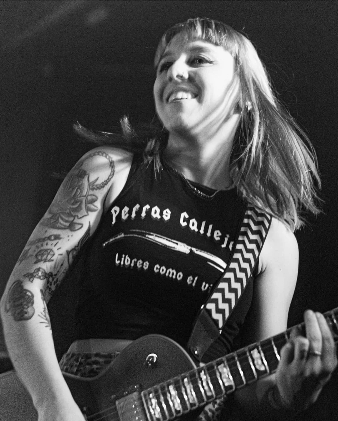 TOP NEGRO PERRAS CALLEJERAS - Image 5