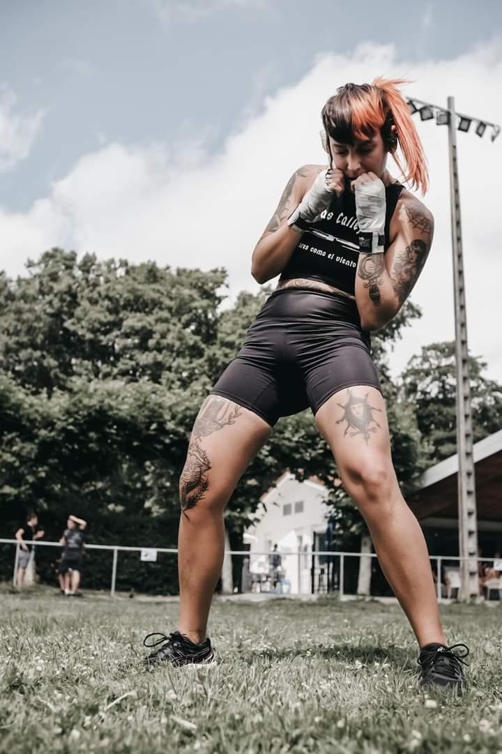 TOP NEGRO PERRAS CALLEJERAS - Image 9